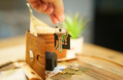 Does cash -back drive sales in luxury